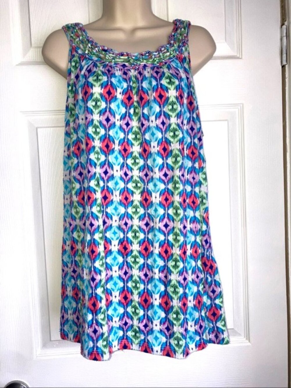 White Stag Sleeveless Tunic Tank Top – Colorful Geometric Print – Women’s Large